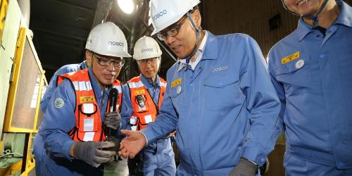 최정우, 포스코 포항제철소 현장점검에서 안전과 혁신 당부 