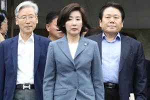 한국당, 언론간담회 열고 조국 기자간담회 해명을 반박하며 맞불 