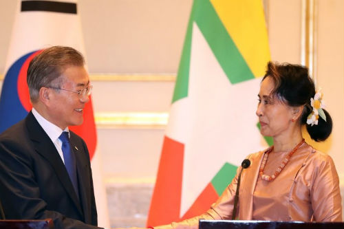 문재인, 아웅산 수치 만나 한국과 미얀마 경제협력 논의 