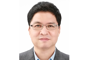 코오롱글로벌 도시정비와 수입차 유통 넓혀, <a href='https://www.businesspost.co.kr/BP?command=article_view&num=253592' class='human_link' style='text-decoration:underline' target='_blank'>윤창운</a> 수익구조 다각화 