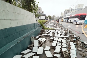 한반도 강타한 태풍 ‘링링’으로 전국에서 3명 사망, 16만 가구 정전