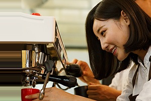 신한희망재단, 청소년에 카페운영 교육지원하고 취업기회 제공 