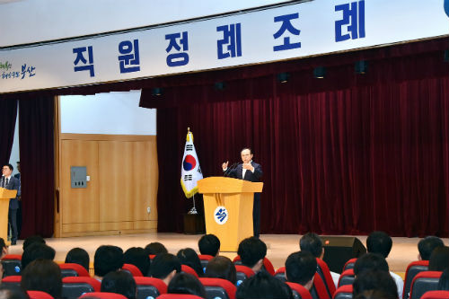 부산시장 오거돈, 조국 관련 검찰 압수수색 두고 “일만 하고 싶다”  