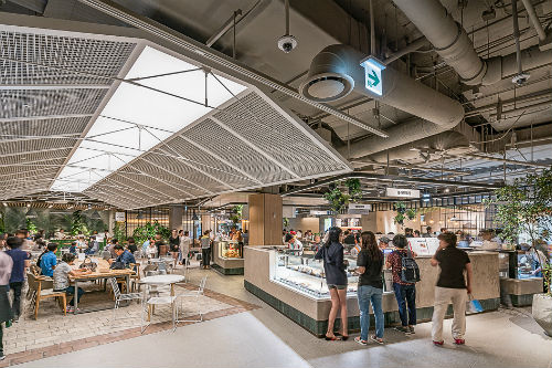 현대백화점, 신촌점 식품관을 2030 고객 대상으로 재단장해 열어