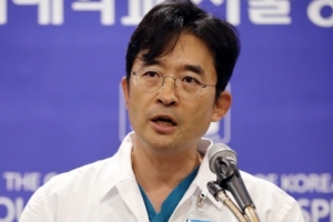 박근혜 어깨 수술 마쳐, 서울성모병원에서 3개월 재활