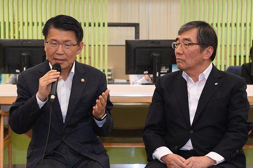 은성수 윤석헌, 금융위 금감원 소통 위해 매달 정례회의 열기로