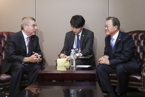 문재인, IOC 위원장 만나 올림픽 남북 공동유치 협조 부탁