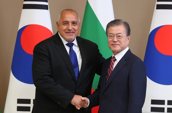 문재인, 불가리아 총리 만나 “에너지와 방산에 한국기업 참여 희망" 