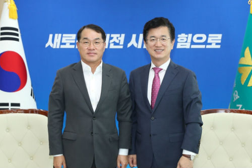 신세계 5성급호텔 대전 건립계획, <a href='https://www.businesspost.co.kr/BP?command=article_view&num=206266' class='human_link' style='text-decoration:underline' target='_blank'>허태정</a> “중부권 마이스 전진기지”