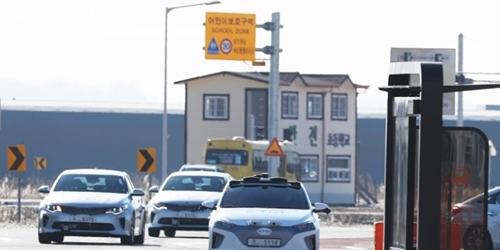 자율주행차 개발 속도붙어, 책임기준과 보험제도 마련은 거북이 