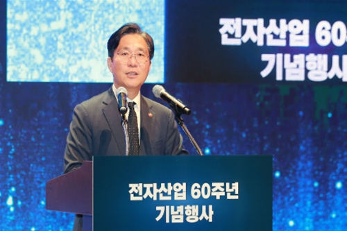 성윤모 “전자산업 동반성장 생태계 조성해 경쟁국 어부지리 막아야”