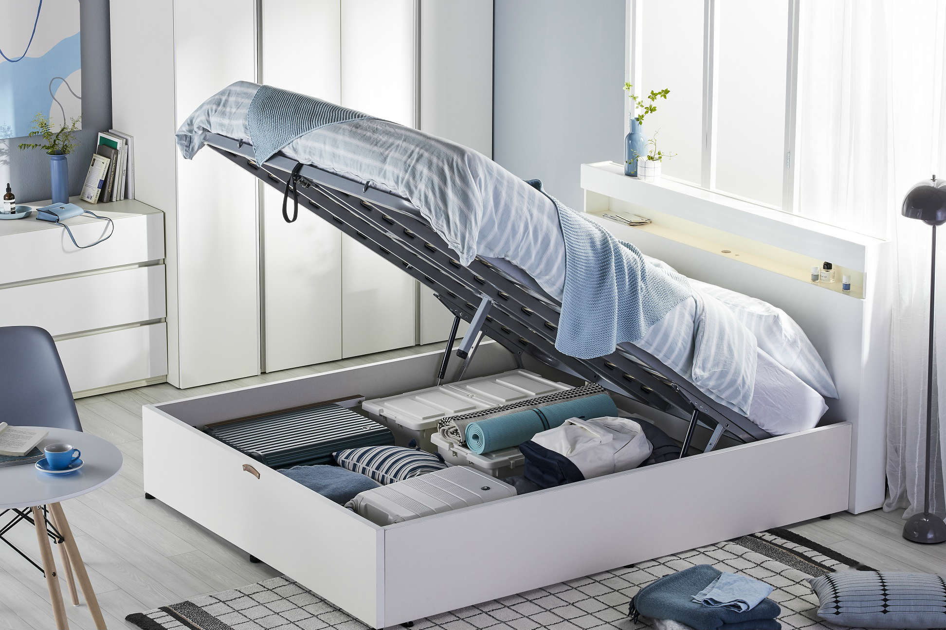 한샘, 침대 아래쪽 공간을 수납공간으로 활용하는 새 침대 선보여 