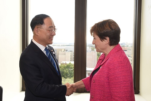 홍남기, IMF 총재 만나 “일본 수출규제조치는 WTO 규정 위반”