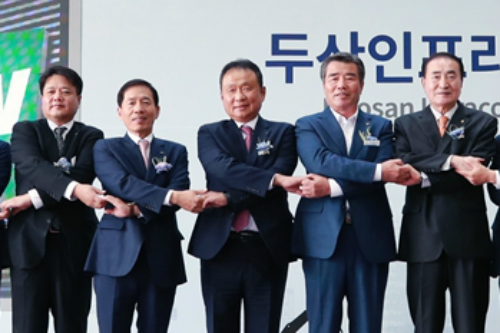 두산인프라코어 보령 성능시험장 준공, <a href='https://www.businesspost.co.kr/BP?command=article_view&num=254385' class='human_link' style='text-decoration:underline' target='_blank'>손동연</a> "첨단기술 실증"