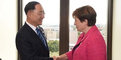 홍남기, IMF 총재 만나 “일본 수출규제조치는 WTO 규정 위반”