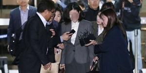 조국 부인 정경심 구속, 법원 “범죄 혐의 상당부분 소명”