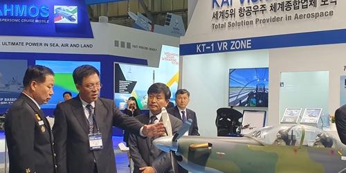 한국항공우주산업, 해양방산전시회에서 해군에게 항공기 홍보