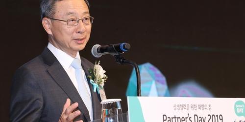 KT '파트너스데이' 열어, 황창규 