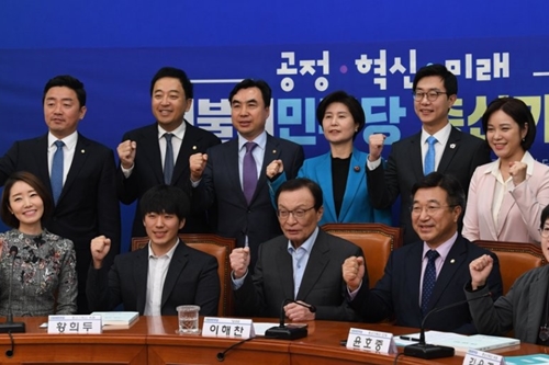 <a href='https://www.businesspost.co.kr/BP?command=article_view&num=159778' class='human_link' style='text-decoration:underline' target='_blank'>이해찬</a>, 민주당 총선기획단 첫 회의에서 “다수 의석 확보가 중요”