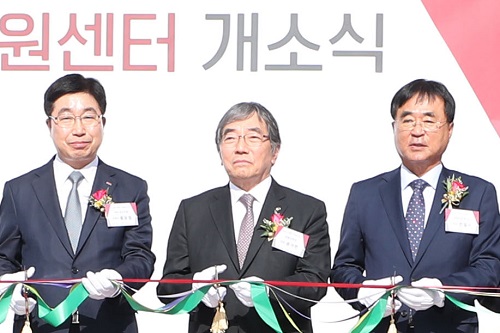 윤석헌, BNK경남은행 소상공인 지원센터 개소식에서 "내실있는 지원"