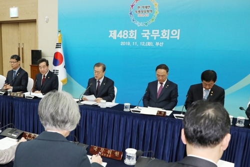 문재인 “한·아세안 특별정상회의 성공적 개최로 신남방정책 강화”