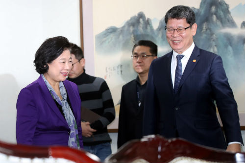 김연철 현정은, 북한의 금강산 관광시설 철거대책 논의  