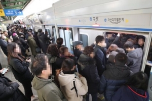 철도노조 총파업 이틀째, 수도권 전철 운행률 82%로 떨어져 
