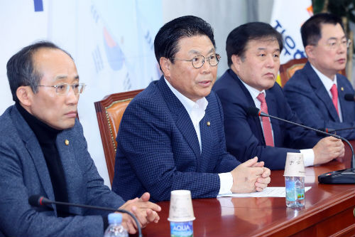 한국당 총선기획단 “21대 총선 때 현역의원 절반 이상 교체”
