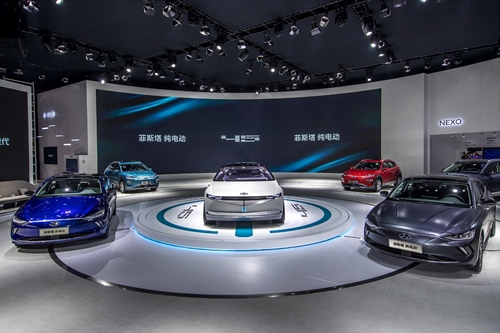 현대차, 광저우모터쇼에서 중국 전용 '라페스타 전기차' 선보여 
