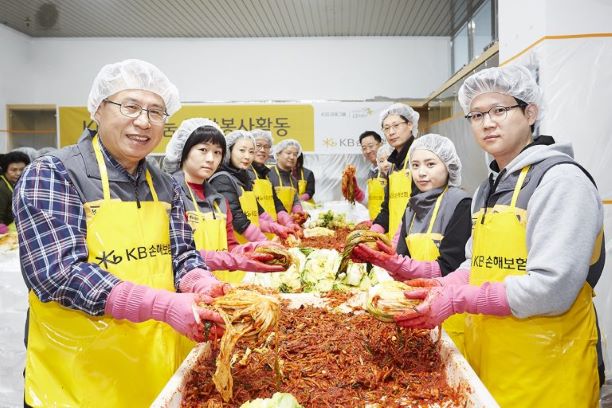 양종희 KB손해보험 임직원과 김장 봉사활동, “나눔의 가치 확인”