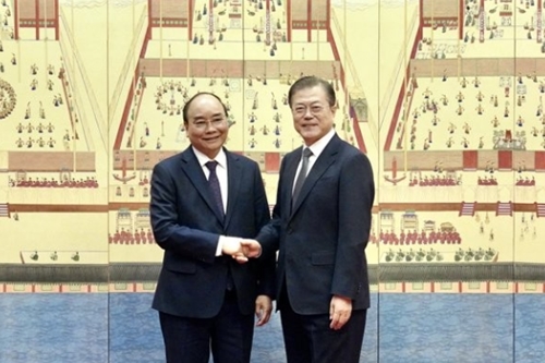문재인, 베트남 총리 만나 "베트남 산업국가와 한국 남방정책 시너지" 