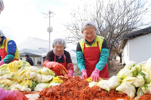 NH농협금융지주 김치 나누기 행사, 김광수 “우리 농산물 소비에 앞장”