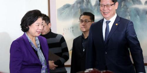 김연철 현정은, 북한의 금강산 관광시설 철거대책 논의  