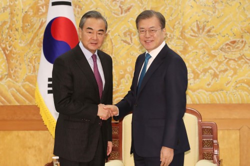 문재인 “한국과 중국의 긴밀한 대화는 동북아시아 안보에 큰 힘”