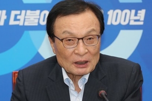 '강공' 이해찬, 선거법 개정안은 한국당과 협상여지 열어놓다 
