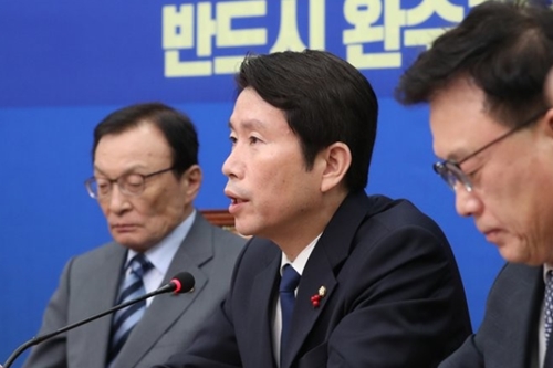 이인영 “한국당 새 원내대표와 법안 처리 위해 최선을 다해 대화" 
