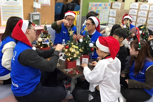 현대글로비스 임직원, 지역아동센터 어린이에 크리스마스 선물 전달