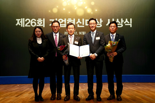 미래에셋대우 기업혁신대상 대통령상 받아, <a href='https://www.businesspost.co.kr/BP?command=article_view&num=312273' class='human_link' style='text-decoration:underline' target='_blank'>최현만</a> “글로벌사업 혁신”