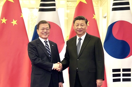 문재인, 시진핑 만나 “한국과 중국은 결코 멀어질 수 없는 사이”