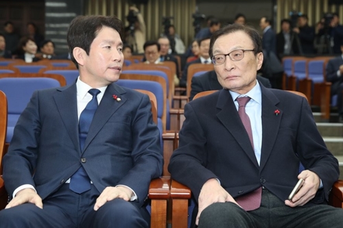 황교안은 '비례한국당은 묘수' 극찬, 민주당은 맞불 창당에 부정적 