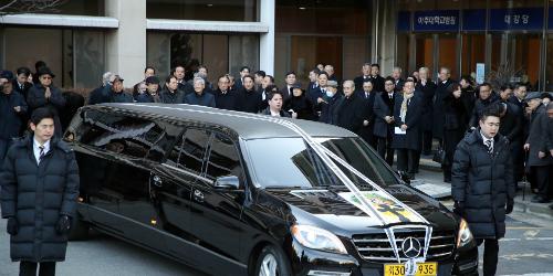 세계경영 하늘로 떠나다, 김우중 전 대우그룹 회장 소박한 영결식