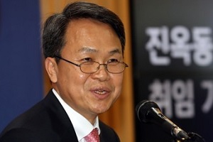 <a href='https://www.businesspost.co.kr/BP?command=article_view&num=338197' class='human_link' style='text-decoration:underline' target='_blank'>진옥동</a>, 신한은행 신년사에서 "기본에 충실한 은행으로 혁신 선도"