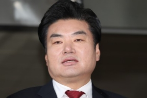한국당 의원 원유철, '불법 정치자금' 1심에서 실형받아 의원 상실위기