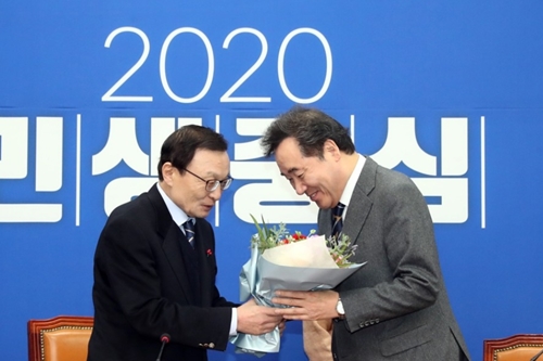 <a href='https://www.businesspost.co.kr/BP?command=article_view&num=247945' class='human_link' style='text-decoration:underline' target='_blank'>이낙연</a> “할 일은 매사 민주당과 상의”, <a href='https://www.businesspost.co.kr/BP?command=article_view&num=159778' class='human_link' style='text-decoration:underline' target='_blank'>이해찬</a> “총선 핵심역할 기대”