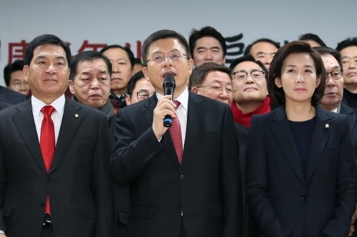 보수대통합 원하는 황교안, 한국당 공천권 내놓기는 쉽지 않아 