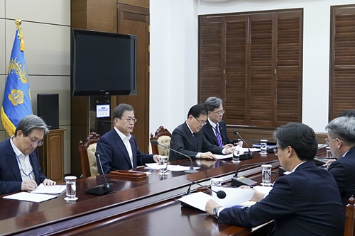 문재인 '신북방정책 전략' 보고받아, “올해는 다시 오기 힘든 계기”