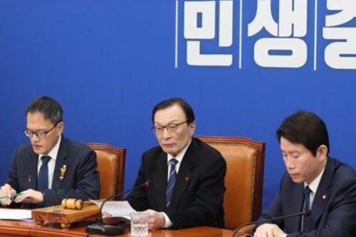 <a href='https://www.businesspost.co.kr/BP?command=article_view&num=159778' class='human_link' style='text-decoration:underline' target='_blank'>이해찬</a> “경찰권력의 분산 위해 개혁입법 2월 국회에서 추진”