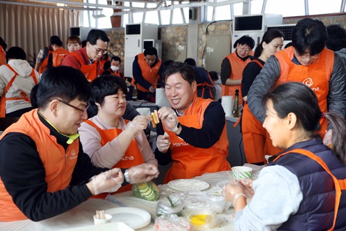 한화그룹, 설 명절 맞아 신임임원 60명과 함께 재활시설 봉사활동