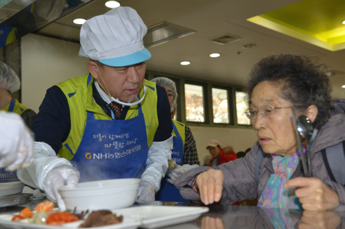 최창수, NH농협손해보험 임직원과 설맞이 떡국 나누기 봉사활동