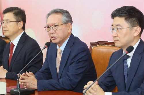 김형오, 한국당 공천관리위 첫 회의에서 “외부압력에 굴복 않는다”